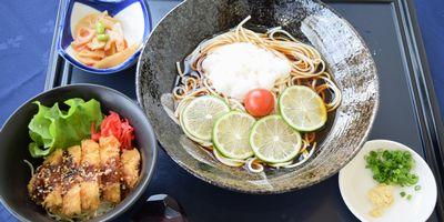 大根おろしの冷やし五島うどんと有田鶏のソースかつ丼.jpg